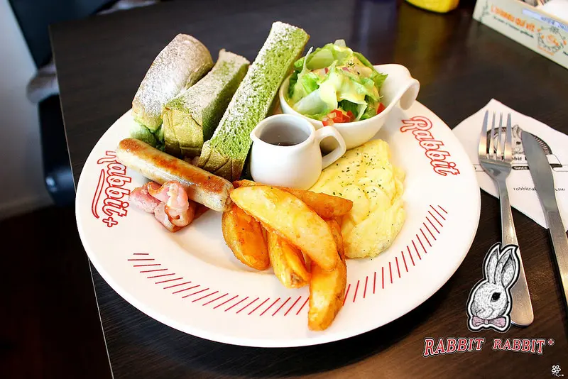 【板橋。豚】兔子兔子美式餐廳+板橋府中店，厚切抹茶吐司早午餐CP值好高(附兔子兔子美式餐廳完整菜單)