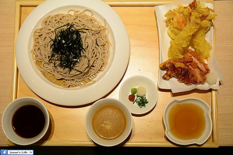 【台中│美食】中友百貨美食，來自日本蕎麥麵品牌台灣僅此一家，清淡健康路線，冰涼口感好清爽。純そば処信州王滝OSABAYA