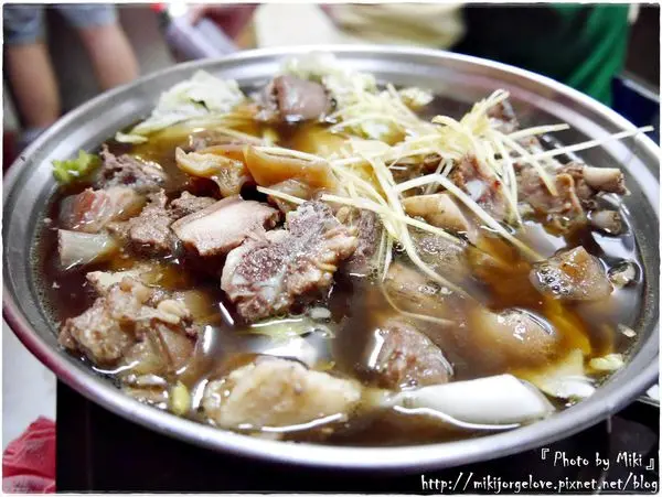 ♥♥♥『台中。食』在台中也能吃到道地岡山羊肉爐~【西區。呂記岡山羊肉爐】