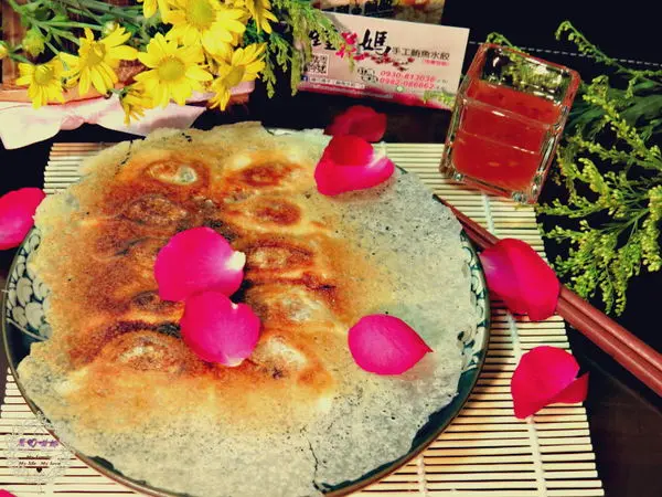 2015.09.21 -【宅配】鍾花媽手工鮪魚水餃 - 木耳花鮮肉水餃、招牌鮪魚鮮肉水餃、塔香鮮肉水餃　在家也能輕鬆做出媲美知名攤販的可口煎餃，酥脆口感，讓家人一口接一口的吃不停啊！！