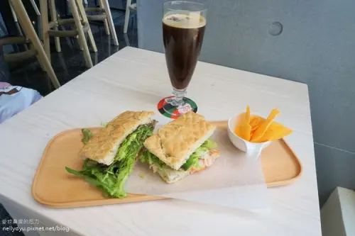 吃-前鎮。人帥真好三明治輕食吧 Handsome Sandwich Bar，輕鬆簡約