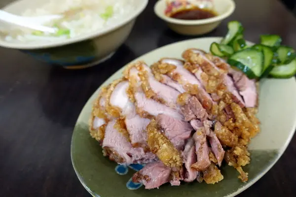 (胖樺食記)永和四號公園旁銅板美食「阿榮香菇肉粥/米粉湯」，紅燒肉入口即化讓人一試成主顧
