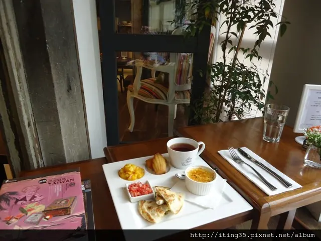 【城中】金石堂城中店~瑪德蓮書店咖啡