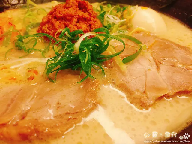 【台北。食記】超濃湯頭豪華級拉麵。令人激賞的噴汁炸雞!! ─ 橫濱家系拉麵 特濃屋