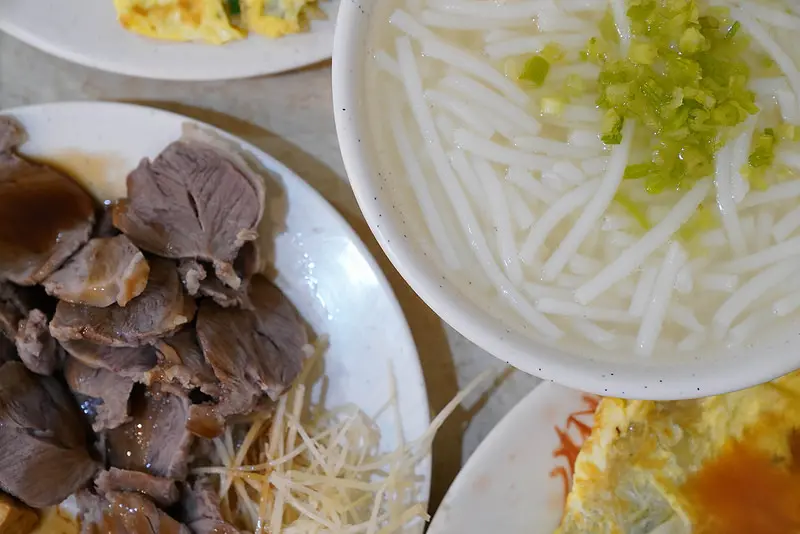 【新店美食】七張米粉湯│新店小吃│捷運新店區公所站
