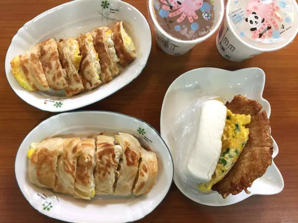 2個蛋早餐‧假日限定雙芋夾心蛋餅、超威薯泥起司酥脆蛋餅~想吃各種爆餡大份量必須帶著耐心!!!!