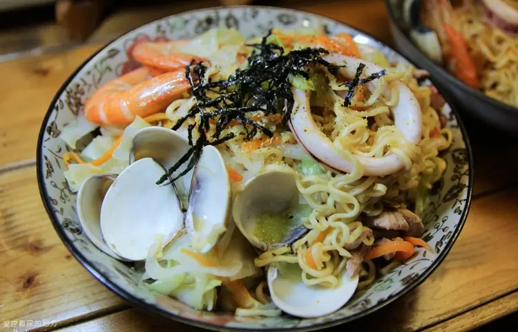 吃-阿彬炒麵屋，好吃有創意的Q彈炒泡麵就在吉林夜市