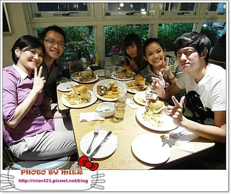 ►美食 The Diner 樂子美式餐廳 比臉還要大的漢堡◄