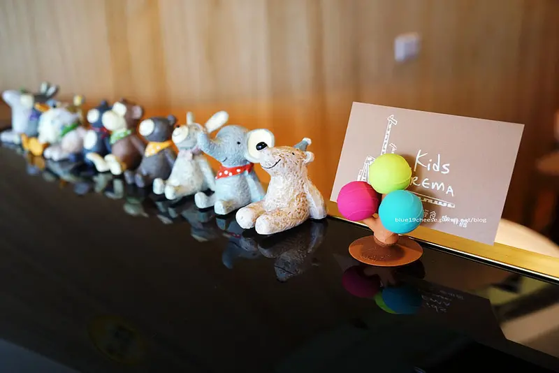 【台中北屯】KIDS CREMA - 沙坑.童書.積木.遊戲區.北屯的親子餐廳.早餐鬆餅義麵兒童餐.民俗公園旁