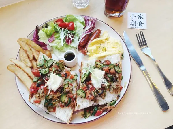 【 食記 】台中。小家朝食 Homey Brunch & Cafe ☝︎ 嚴選食材的老宅早午餐店又一間 近科博館/勤美術館