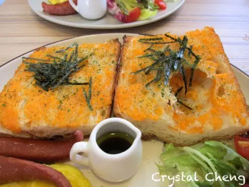 【台中美食推薦】小家朝食 煙燻鮭魚歐姆蛋 又嫩又有牽絲cheese的好滿足早餐！！(早午餐 咖啡廳 輕食)