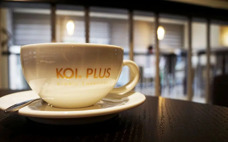 【台中北區】KOI PLUS - 50嵐體系.早午餐甜點鬆餅下午茶冰淇淋咖啡.黑白簡單色系裝潢優雅