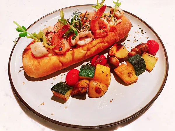 ||吃。台中|| KOI PLUS 優雅的用餐喝茶好地方