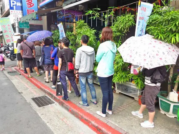 【台北美食】黃福龍脆皮蔥油餅-台北車站銅板美食