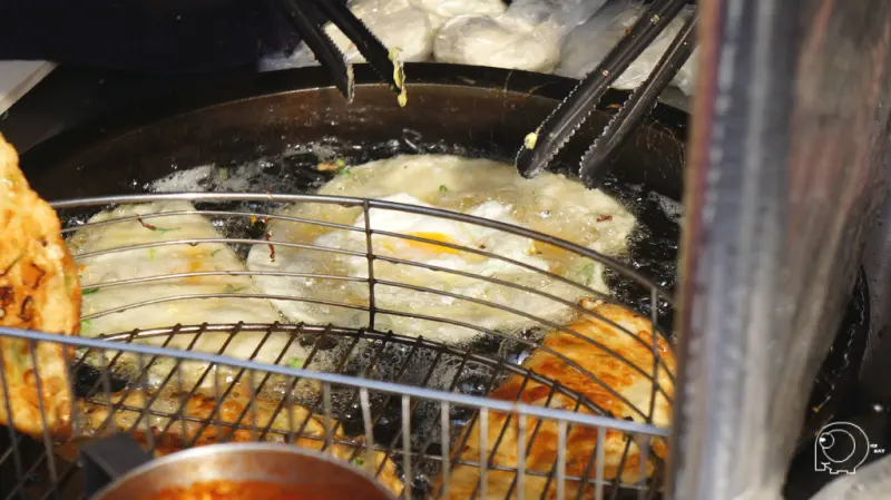 來台北後車站不可錯過的蔥油餅-黃福龍脆皮蔥油餅@捷運台北車站@華陰街