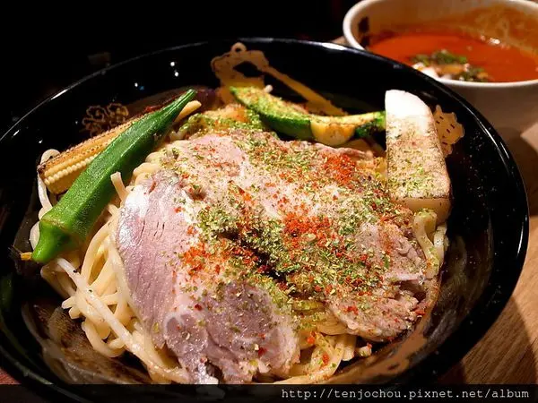 花花，甲飽沒【台北食記】鬼金棒 伊比利豬番茄沾麵 重口味超過癮推薦 捷運中山站美食餐廳