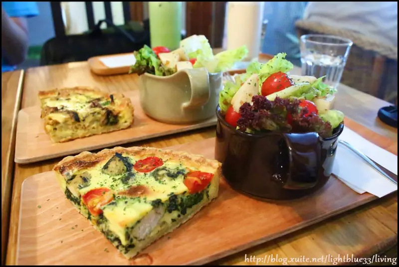 [ 市府站．永吉路30巷美食 ] 味旅咖啡vojago～美味鹹派，抹茶與焦糖牛奶泡泡，不限時免費wifi插座咖啡廳