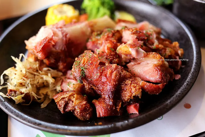 【台中大雅】赤腳丫生態農莊 - 德國豬腳好吃耶.台中親子餐廳.聚餐同樂會好選擇.溜滑梯沙坑草地.附有停車場.3/24~4/20試營運免門票.目前不接受訂位直接現場候位