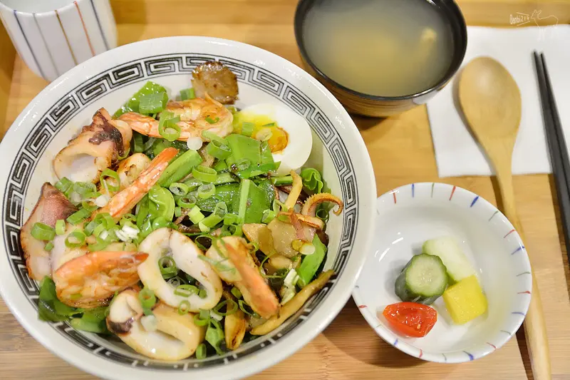 台北信義區:稻雁食堂 辣炒綜合海鮮丼飯