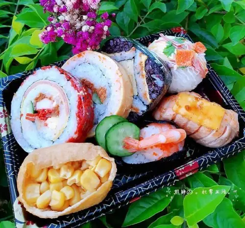 【台中】太平新光黃昏市場★琳瑯滿目的壽司★享受平價日式料理就再花田壽司★