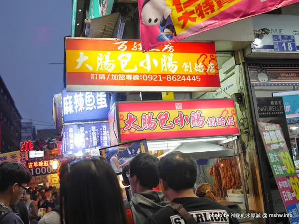 【食記】台中百膳工房逢甲大腸包小腸創始店@西屯逢甲夜市 : 腸衣微韌, 不同口感的好滋味        
      