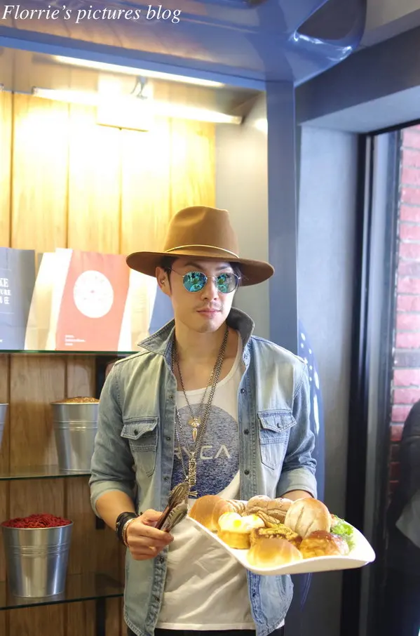 台北松山區美食--貝肯庄 Bake Culture麵包店~平價奢華且真材實料的麵包，明星也難已抗拒！        
      