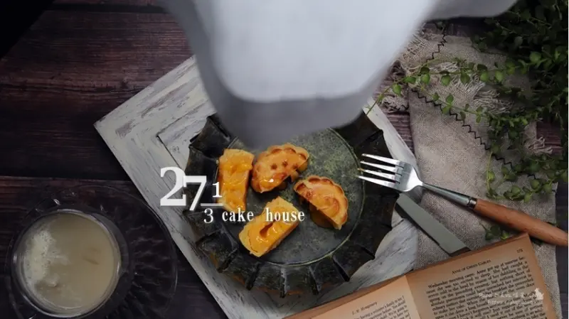 27 1/3 cake house -流心餅-享用之前請回溫加熱一下，奶香熔岩緩緩噴爆！#蛋奶素 節慶限定請預約