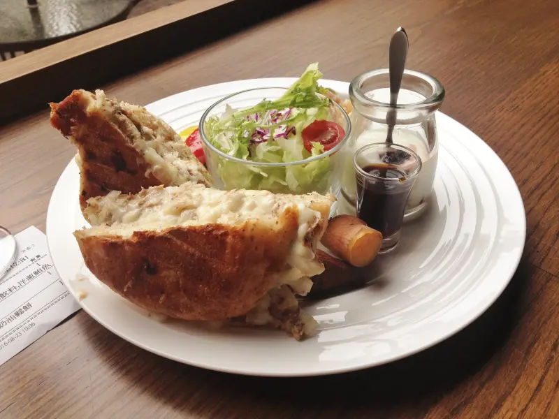 [台中 美食] Café Muah，尊爵哈瓦那"古巴三明治"別具特色的早午餐，與三明治啾啾時請小心熱氣竄出美味會燙口！