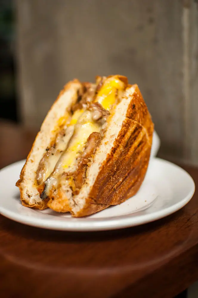 【叼食文】台中—Cafe Muah 隱密的巷弄小店▲營養滿分的輕食早午餐-酥香鬆軟的丹麥土司系列 大推～▲