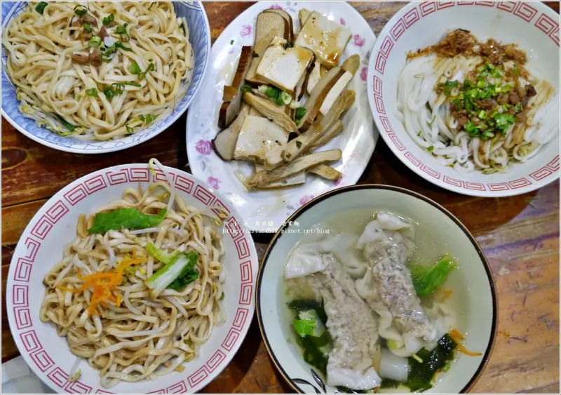 【屏東‧內埔】老實麵懷舊麵館‧食尚玩家，美食節目採訪過，餐點簡單樸素好吃，態度讓人不敢恭維的二訪店