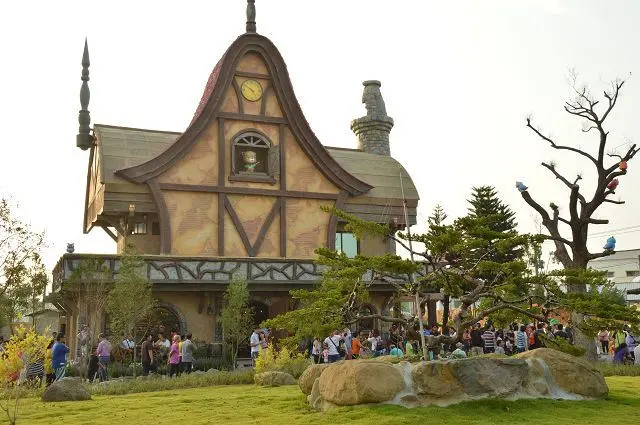 熊大庄森林主題園區~~童話風療癒系的人氣景點．以熊熊為主題的觀光工廠