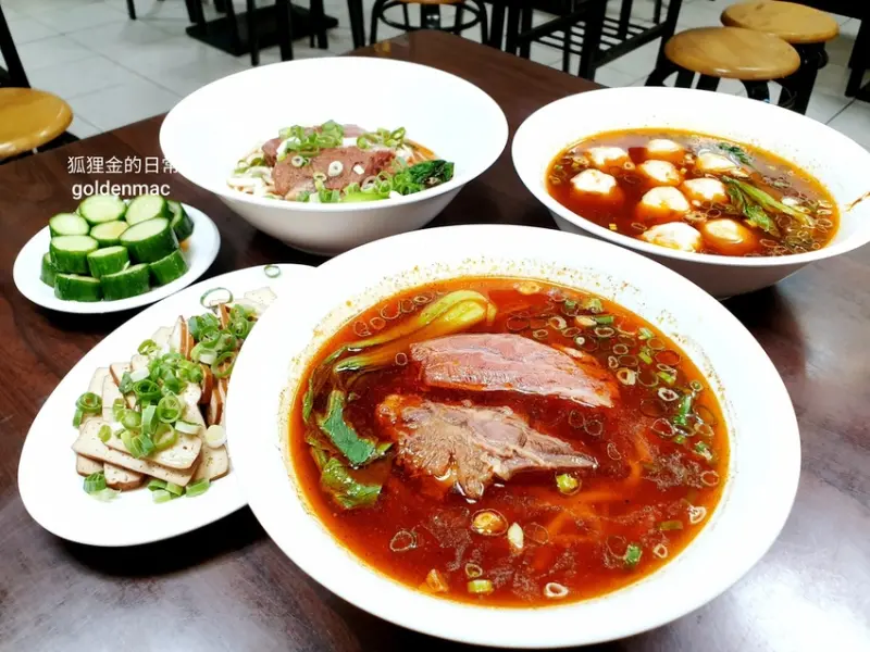 台中美食 │ 精誠牛肉麵 精誠總店 超霸氣一條牛腱只做兩碗牛肉麵 內行人推薦豬腳麵也別錯過