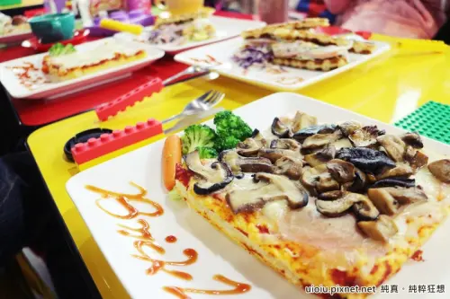 【新竹。市區】BRICK WORKS LEGO樂高積木主題餐廳-新竹環球購物中心世博館店 親子餐廳/停車方便