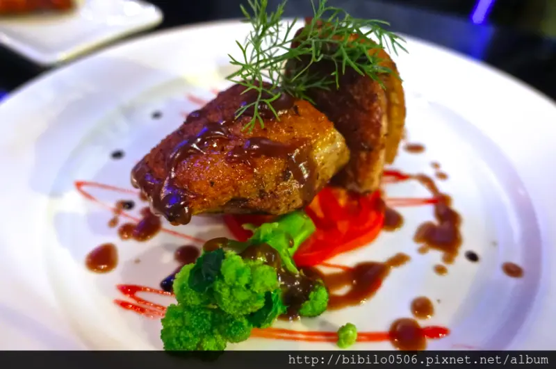 『魔王食記』高雄苓雅 厲害餐酒館 VIII BISTRO八號義式餐酒館 餐點好吃意外平價 晚上還有live band唱 聽歌品美食好去處『文末有詳細店家資料』