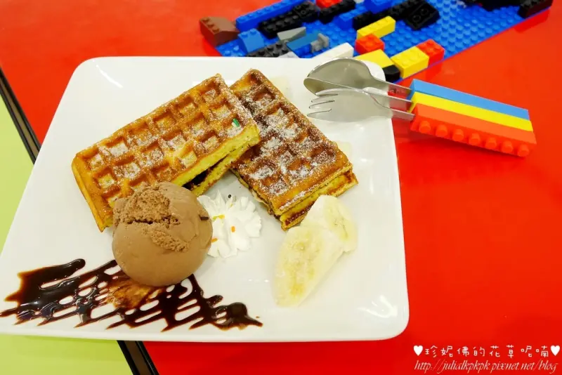 【新北-中和區】「Brick Works樂高積木親子餐廳」中和環球店，帶孩子來玩積木、喝下午茶，小孩有得玩大人也輕鬆