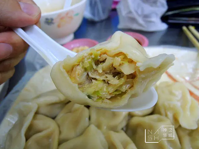 [捷運新北投美食] Nash 吃 芳芳江蘇水餃 高麗菜口味還不錯吃