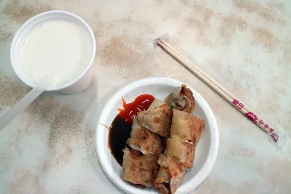 高雄鹽埕區=<食>50年杏仁茶~古早味飄香＊傳承多年的杏仁茶成為鹽埕區美食拼圖的一塊=