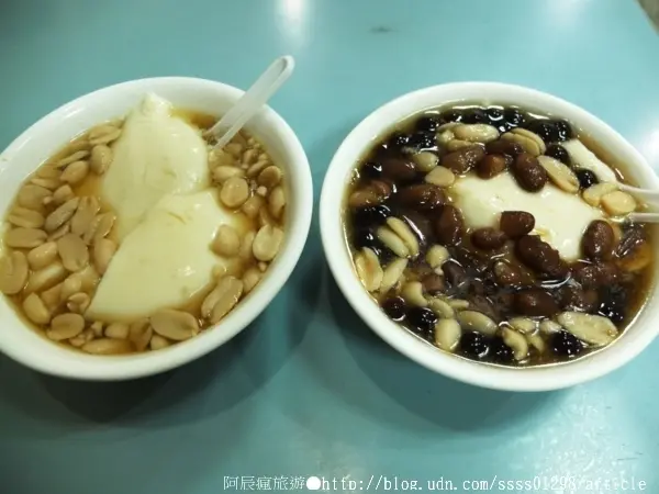 屏東市美食。薏仁伯豆花。傳統手工豆花一賣40年 古法製成 配料實在 屏東在地豆花甜品超激推！