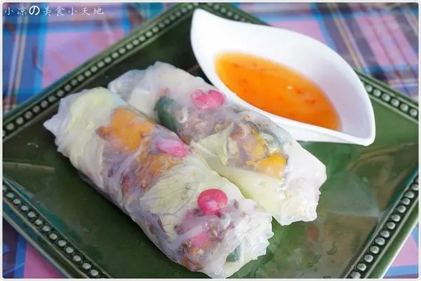 【南投。埔里】元彩蔬食園║廢棄花盆手作長頸鹿?!鐵皮屋內充滿了異國風味餐~