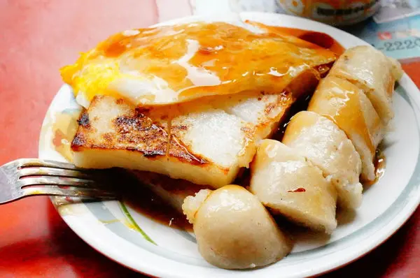 │食記│台中/第二市場│王記菜頭粿糯米腸、老賴紅茶傳統美食小吃❤便宜好吃又滿足