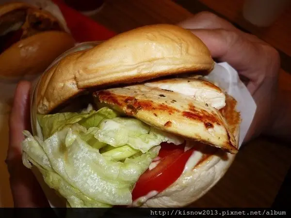 自由開放的用餐空間,冷飲無限享用-CaliBurger(西門店)体驗心得