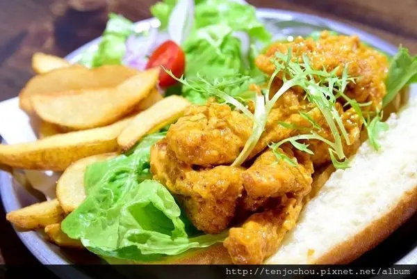 花花，甲飽沒【台北食記】漫高三明治 近期吃過最滿意的隱藏版美食！口口都吃得到店家用心大推薦！