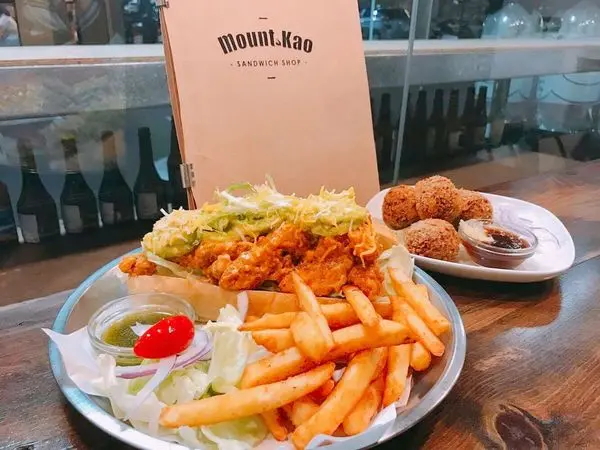 捷運科技大樓站✿ 漫高三明治 Mount Kao Sandwich Shop✿超好吃的辣雞柳三明治搭配酪梨醬! 另推 炸牛肉球~ 實在又酥脆!!