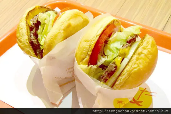 花花，甲飽沒【台北食記】CaliBurger 梁靜茹開的店 號稱台灣最好吃的漢堡 加州風格漢堡店 起司薯條 東區忠孝敦化