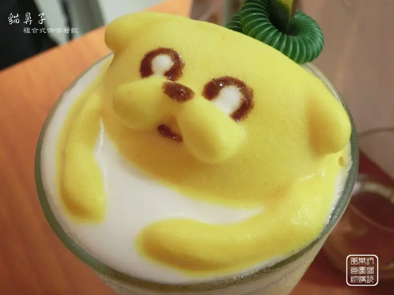 《美食推薦》【桃園】貓鼻子複合式咖啡餐飲。隱藏版超療癒可愛老皮立體拉花咖啡 桃園下午茶 寵物友善餐廳 桃園必吃美食推薦