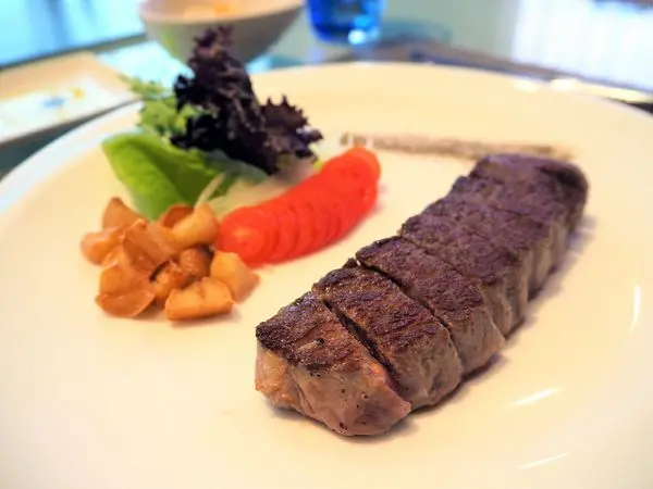 《江雁塘新時尚鐵板燒》滋滋作響香氣撩人，海陸葷素盡在鐵板跳躍