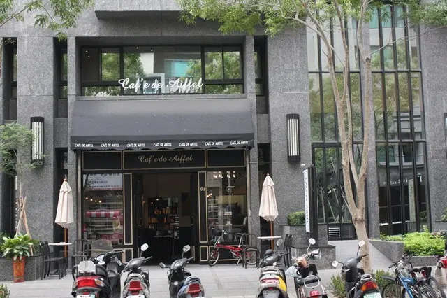 和朋友或是到附近遊玩可以來Cafe De Aiffel 艾爾咖啡館走走