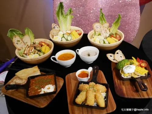  C.C. KISS COFFEE & CAKE 只有查理布朗製菓才能開的咖啡廳 麵包餐獨步全台 吸睛繽紛夢幻飲品 鐵板溫沙拉 東區潮店 姊妹聚會 約會聚餐 打卡拍照        
      