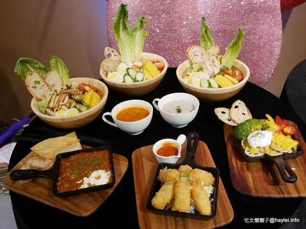  C.C. KISS COFFEE & CAKE 只有查理布朗製菓才能開的咖啡廳 麵包餐獨步全台 吸睛繽紛夢幻飲品 鐵板溫沙拉 東區潮店 姊妹聚會 約會聚餐 打卡拍照        
      