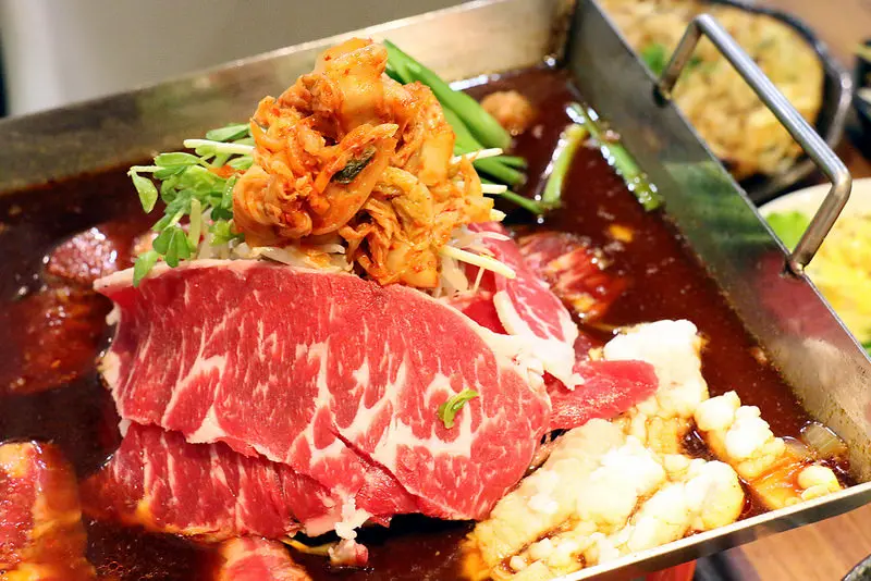 台北。中山～金太郎ちりとり鍋平盆鍋。大阪居酒屋歷史名店。中山聚餐。下班紓壓好去處。桌邊服務～ちりとり鍋 金太郎 台湾-kintaro tw（捷運中山站）